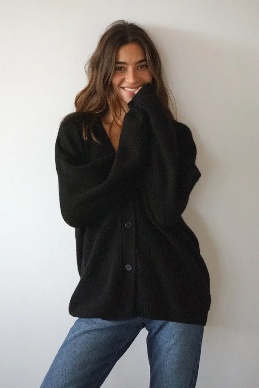 The Cashmere Muma Cardigan // Noir